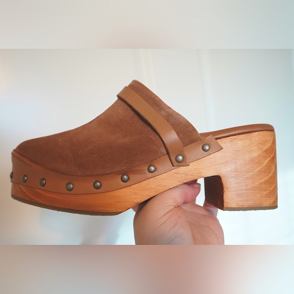 Free People Shoes - FREE PEOPLE Calabasas Leather
Wood Clog 39 Camel NWOT